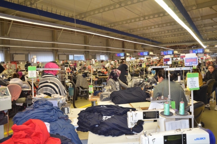 Dünya Takımlarının Forması Ordu’da Dikiliyor