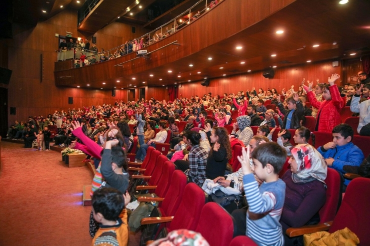 Karneyi Aldılar, Şenlikte Coştular