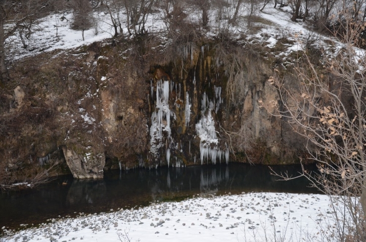 Şırnak’ta Şelaleler Dondu