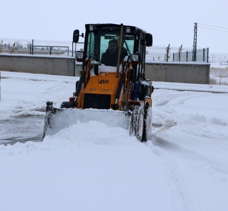 Sivas Beyaza Büründü, 483 Köy Yolu Ulaşıma Kapalı