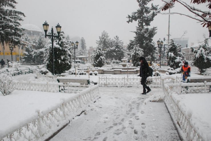 Tokat Beyaza Büründü