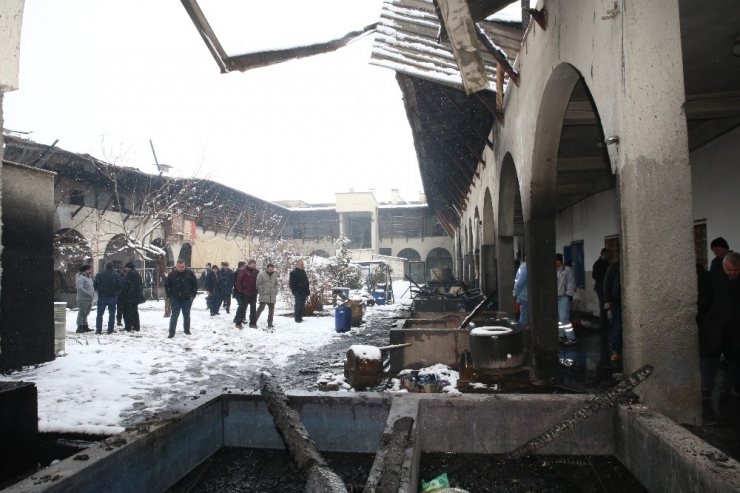 Ekmek Tekneleri Yanan Esnafa Başkan Eroğlu’ndan Destek Sözü