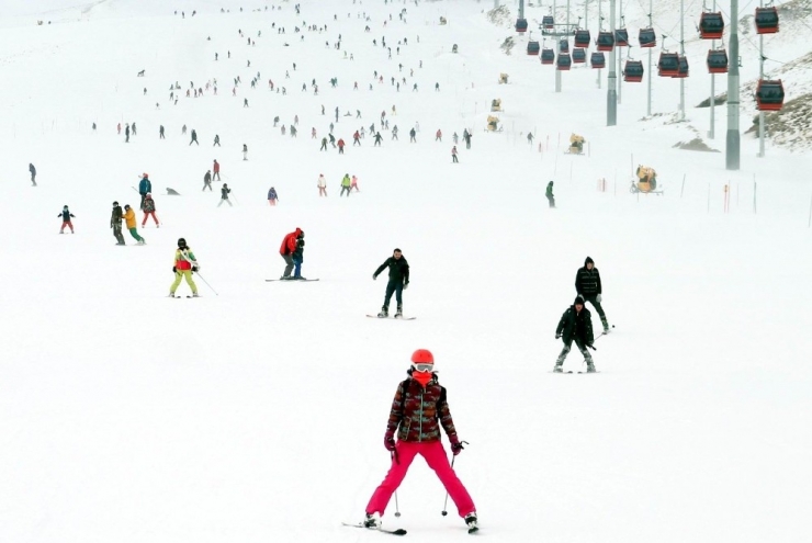 Erciyes’te Haftasonu Yoğunluğu: 100 Bin Kişi Erciyes’te