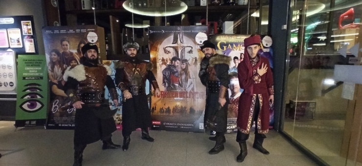 "Türkler Geliyor" Filmine Akıncı Kostümleriyle Gittiler