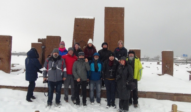 Tarihi Şehir Ahlat’ta Ziyaretçi Yoğunluğu
