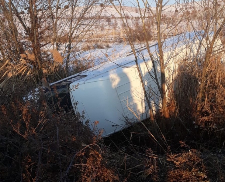 Minibüs Şarampole Devrildi