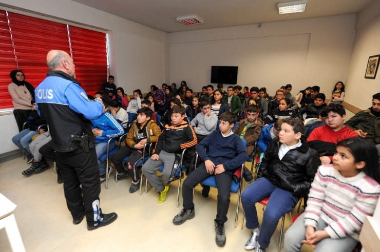 Gençler İnternet Hakkında Bilgilendirildi