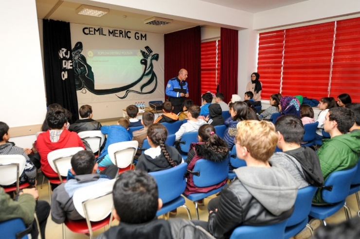 Gençler İnternet Hakkında Bilgilendirildi