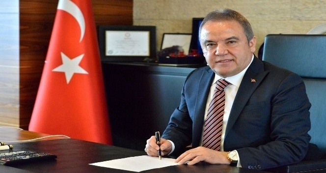 Başkan Böcek’ten Konyaaltı Sahiline İlişkin Açıklama