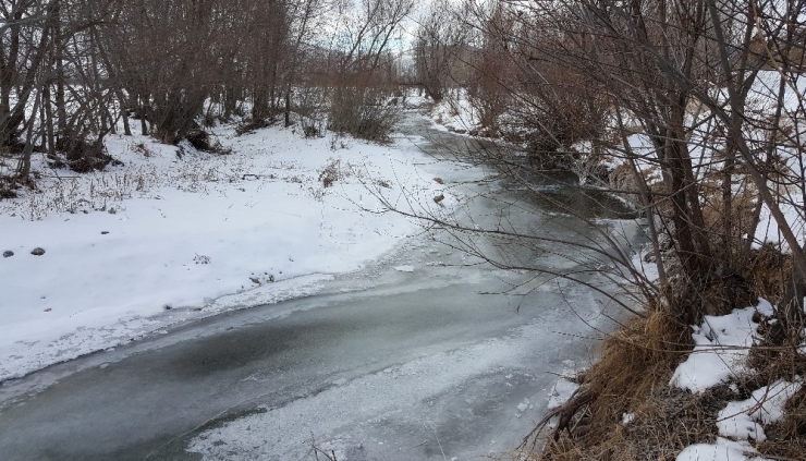 Aşırı Soğuktan Dereler Dondu
