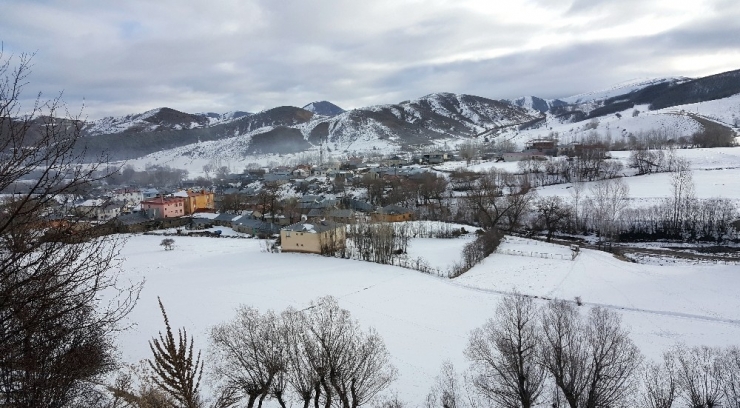 Aşırı Soğuktan Dereler Dondu
