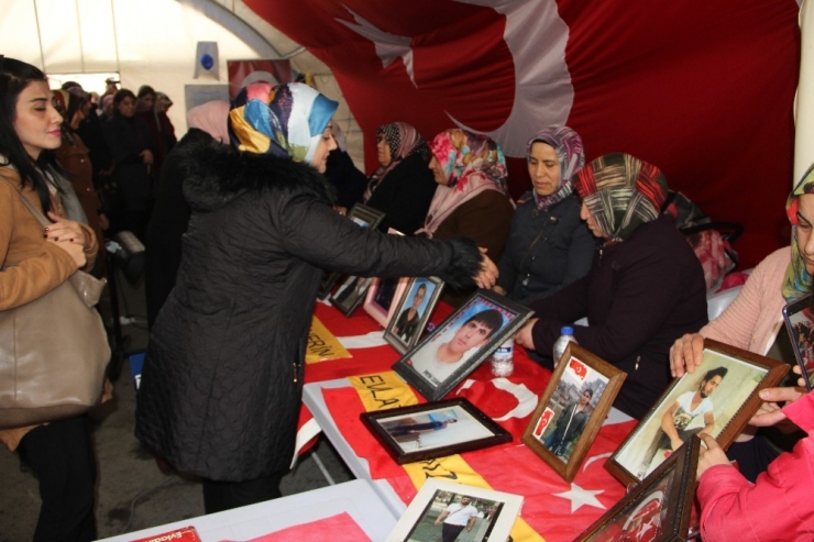 Anneler Direniyor, Destekler Çığ Gibi Büyüyor