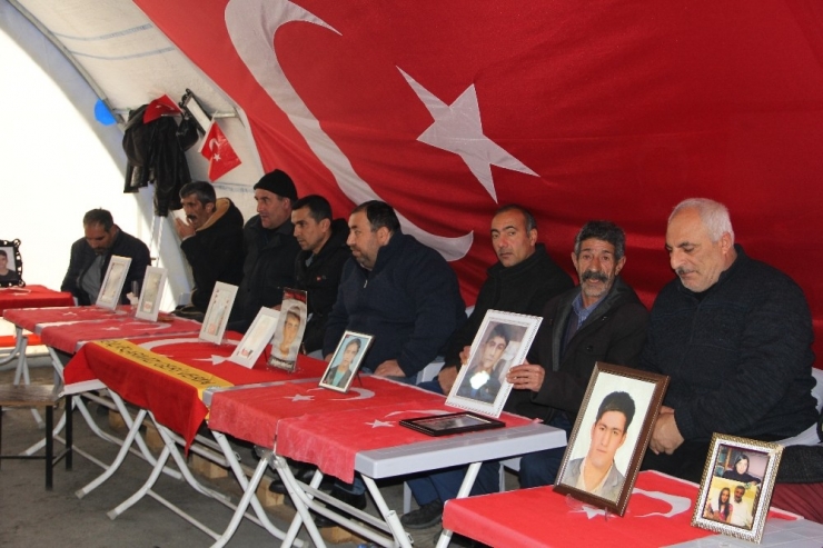 Hdp Önündeki Ailelerin Evlat Nöbeti 141’inci Gününde