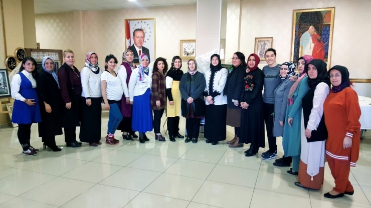 Kadın Kültür Ve Sanat Merkezlerinden Dönem Sonu Sergisi