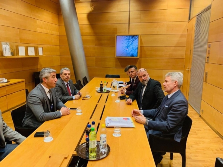 Finlandayalı Bakandan Başkan Oktay’a Tavsiye Sözü