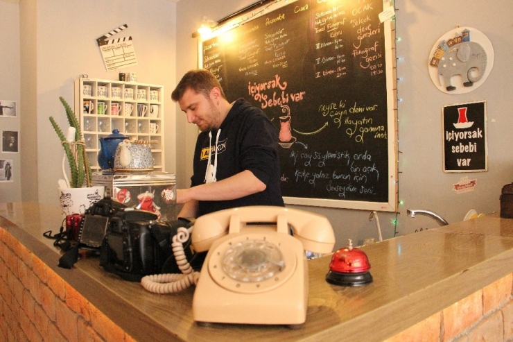 Bu Kafe Çok Farklı