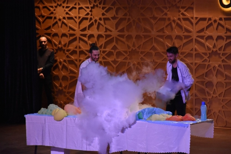 Çocuklar Festivalde Eğleniyor