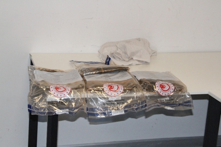 Kına Malzemesinin İçinden 300 Bin Lira Değerinde Uyuşturucu Çıktı