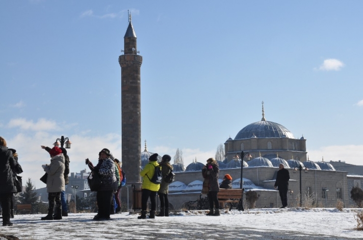 Kars’a Yerli Ve Yabancı Turistlerden Yoğun İlgi