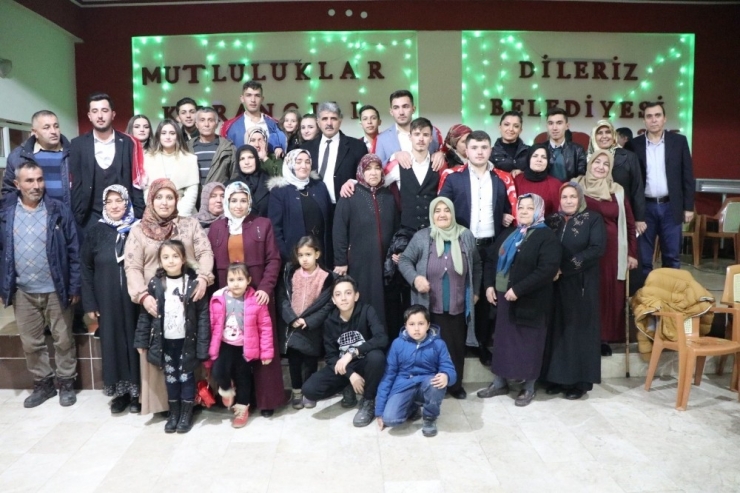 Kaman İlçesi Kurancılı Beldesinde, Vatani Görevine Gidecek Gençlere Kına Gecesi Düzenlendi