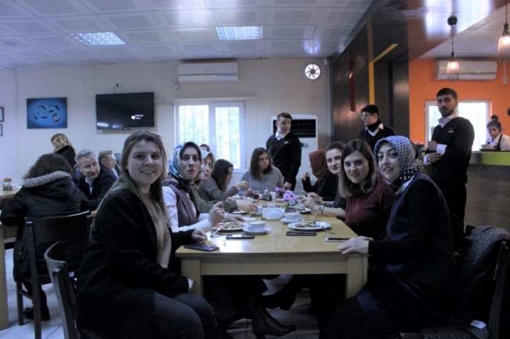 Kocaeli’de 25 Öğrenciden Örnek Davranış