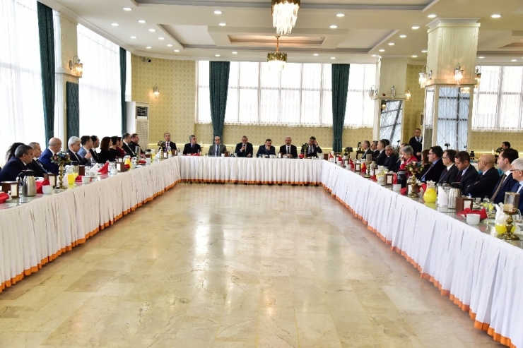 Vali Deniz’den Kurum Müdürlerine ’Bürokrasiyi Azaltın’ Talimatı