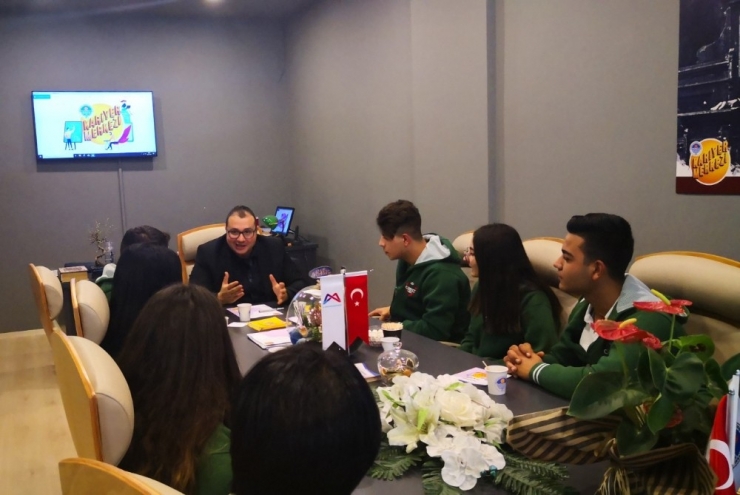 Meslek Lisesi Öğrencilerine Kariyer Merkezinden Destek