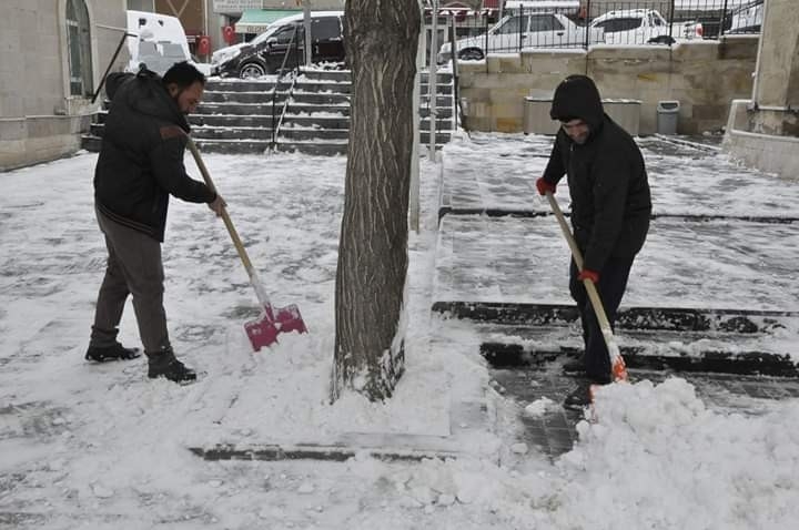 Gürün İlçesinde Karla Mücadele Çalışmaları Sürüyor
