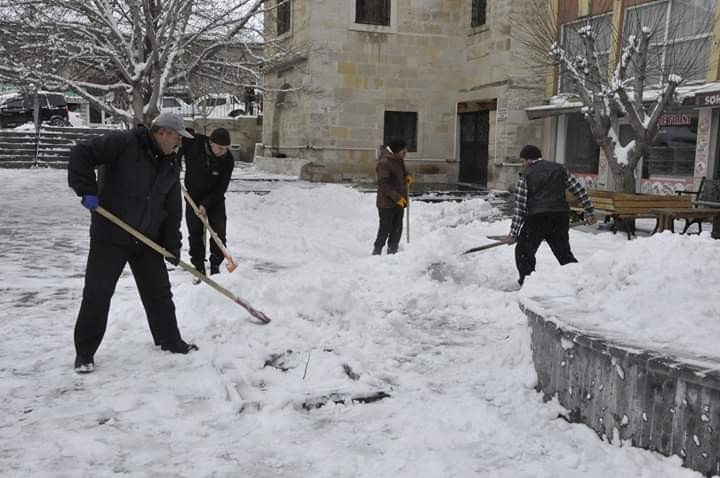 Gürün İlçesinde Karla Mücadele Çalışmaları Sürüyor