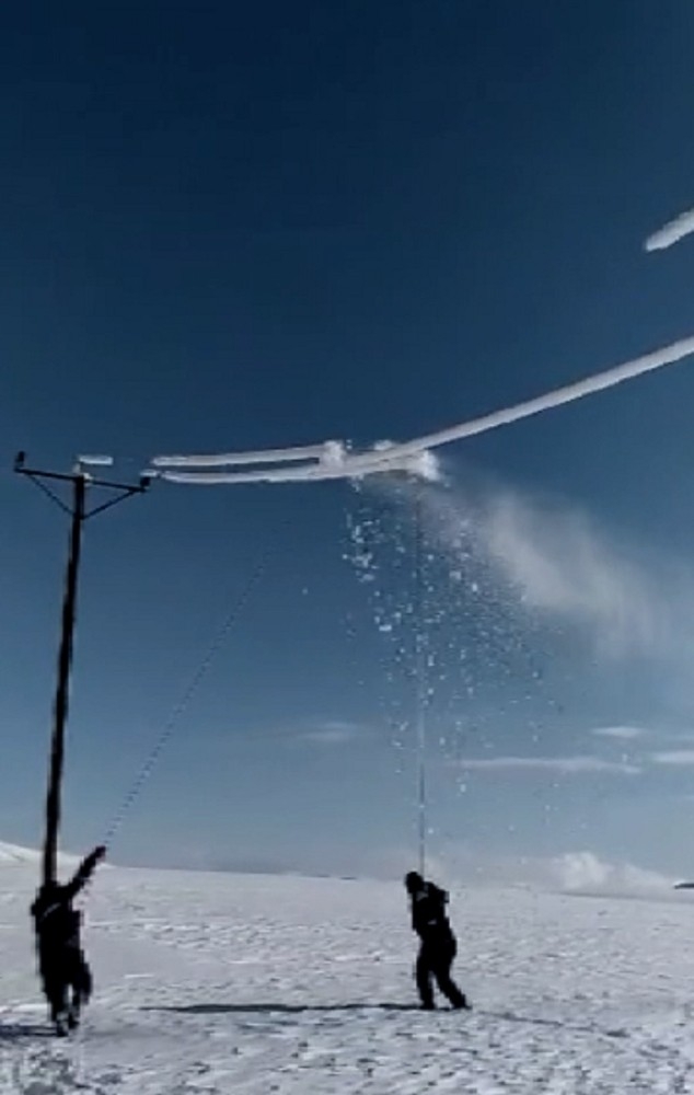 Ekiplerin Zorlu Buz Mesaisi