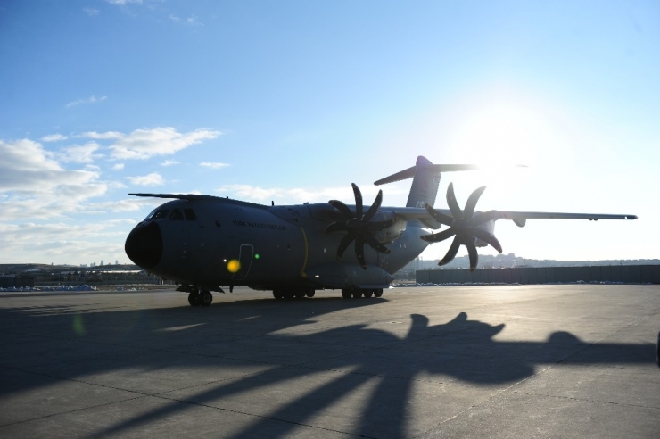 Somali’de Bomba Yüklü Araçla Gerçekleştirilen Terör Saldırısında Yaralanan 9 Vatandaşı Taşıyan Türk Hava Kuvvetlerine Ait Uçak, Ankara Etimesgut Askeri Havaalanına İndi.