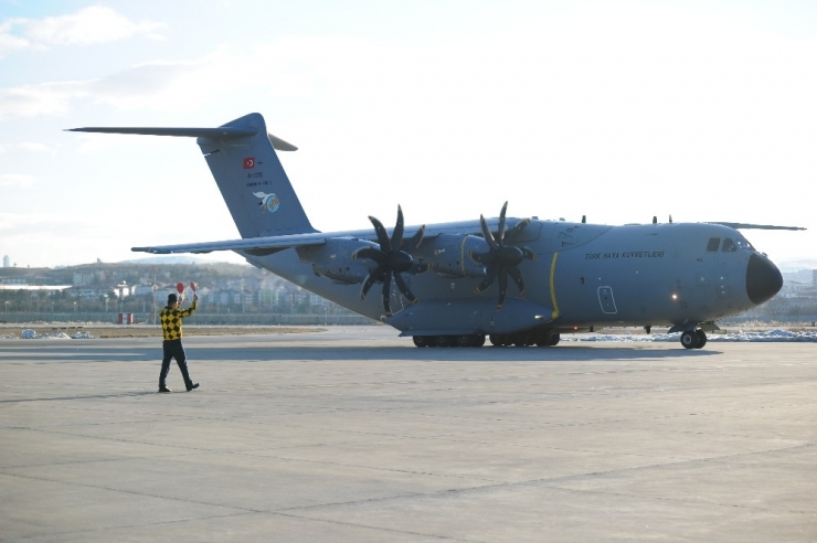 Somali’de Bomba Yüklü Araçla Gerçekleştirilen Terör Saldırısında Yaralanan 9 Vatandaşı Taşıyan Türk Hava Kuvvetlerine Ait Uçak, Ankara Etimesgut Askeri Havaalanına İndi.
