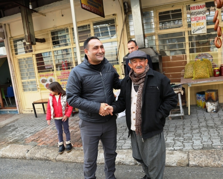 Başkan Yılmaz, Mahalle Gezilerinde Vatandaşı Dinliyor
