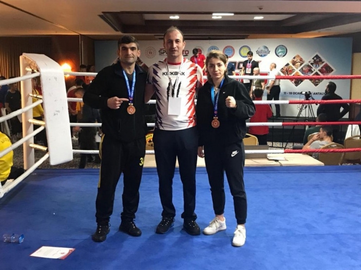 Balıkesirli Kickboksörlerden Madalya Yağmuru