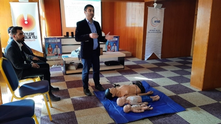 Gazeteciler Ve Din Görevlilerine İlk Yardım Eğitimi