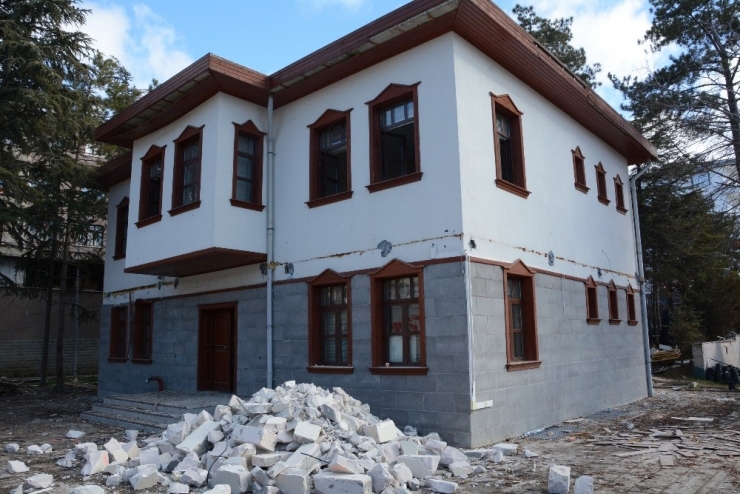 Akyurt’a "Uyanık Kütüphane"