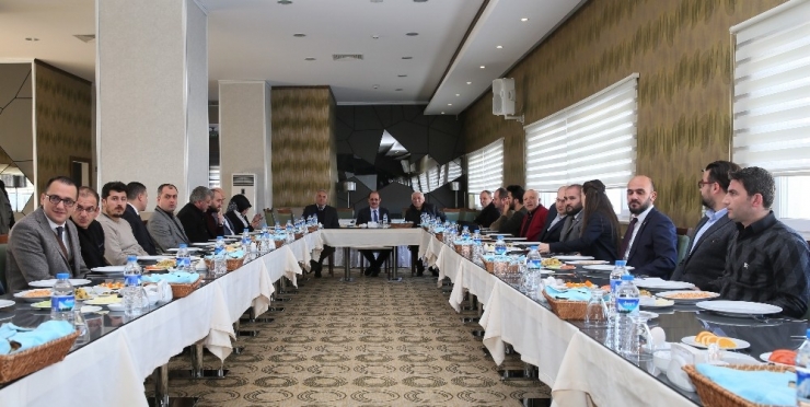 Bayburt Üniversitesi Rektörü Selçuk Coşkun, Gazetecilerle Buluştu