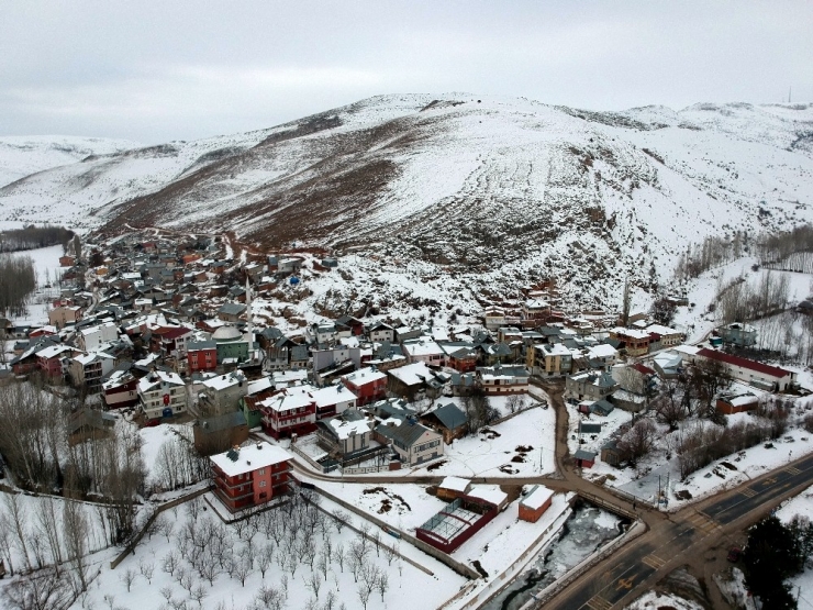 Şehidin Anısına Kar Üzerinde Futbol Turnuvası