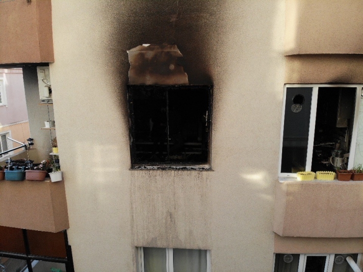 Büyükçekmece’de Bir Evde Patlama Meydana Geldi
