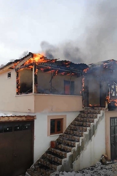 Evde Çıkan Yangın Köyde Korkuya Neden Oldu