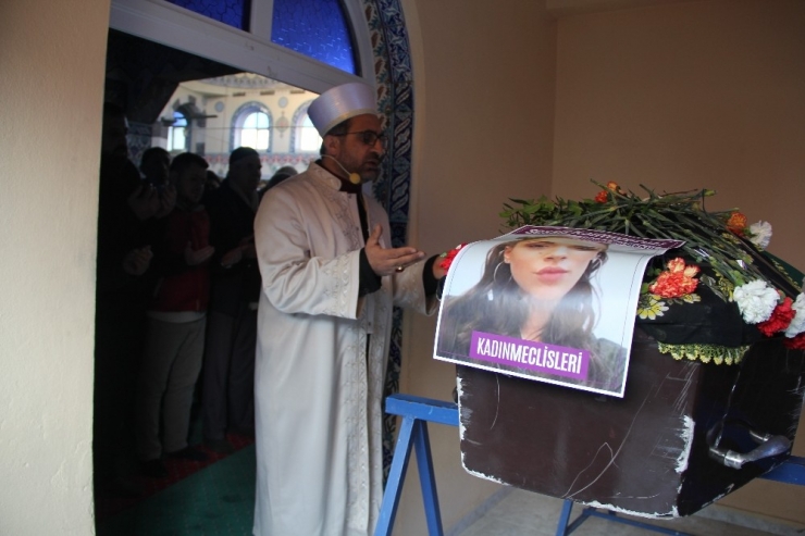 İzmir’de Eski Eşini Öldüren Zanlının Babası Da Annesini Öldürmüş