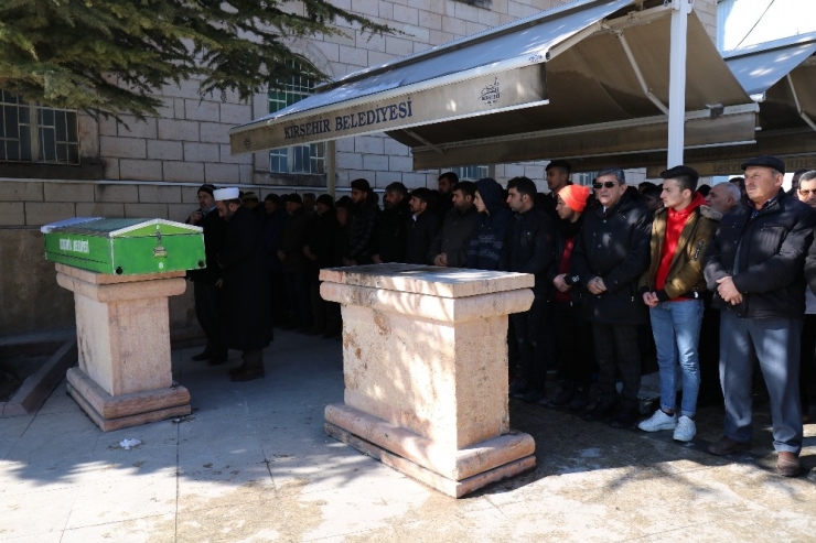 Kocasının Canice Öldürdüğü Kadın, Kırşehir’de Son Yolculuğuna Uğurlandı