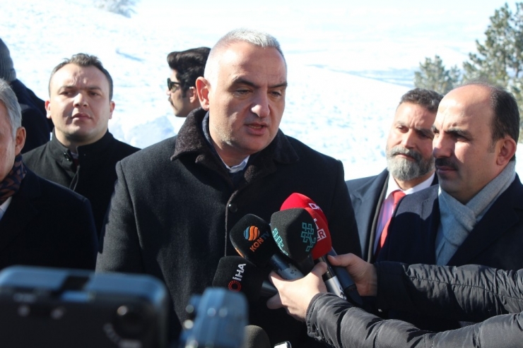 Bakan Ersoy Aladağ Kayak Merkezinde İncelemelerde Bulundu