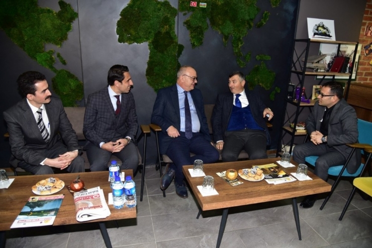 Kamu Yararı İçin Manisa Büyükşehir Belediyesinde Çalışacaklar