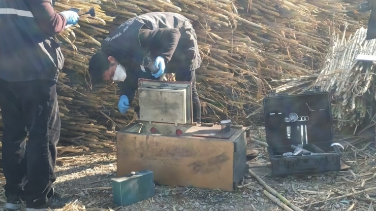 Eski Çalıştığı İş Yerinin Çelik Kasasını Çaldı