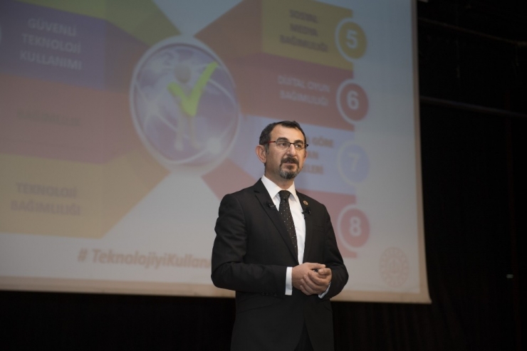 Büyükşehir Belediyesi “Bilinçli Teknoloji Kullanımı Eğitim Semineri” Düzenledi