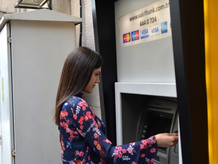 Mersin Büyükşehir Belediyesinden Halk Kart Sahiplerine Ve Öğrencilere Müjde