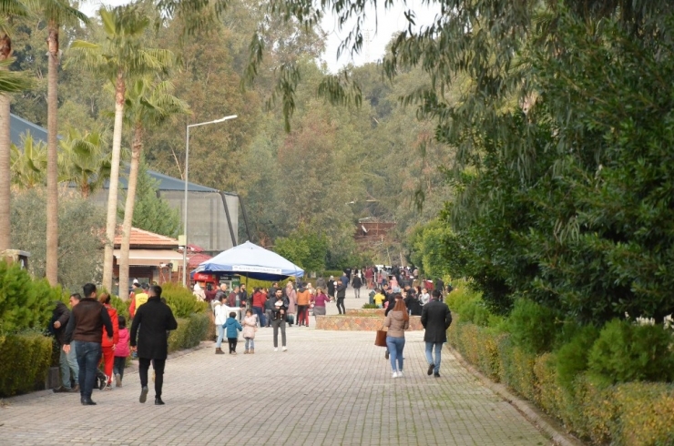 Tarsus Hayvan Parkını Hafta Sonunda 5 Bin 500 Kişi Gezdi