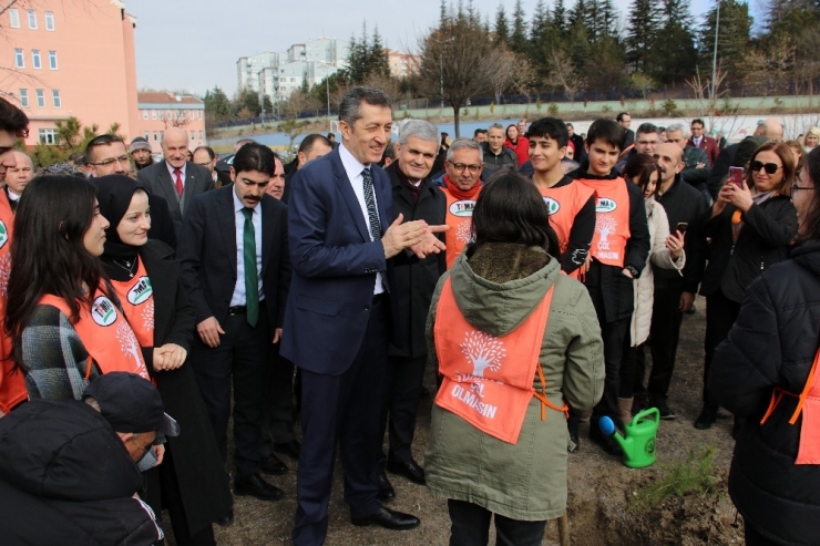 Meb Ve Tema ’Toprak Dede’ Anısına Fidan Dikti