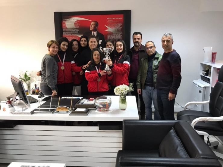 Şampiyonluk Muazzez Sümer’in